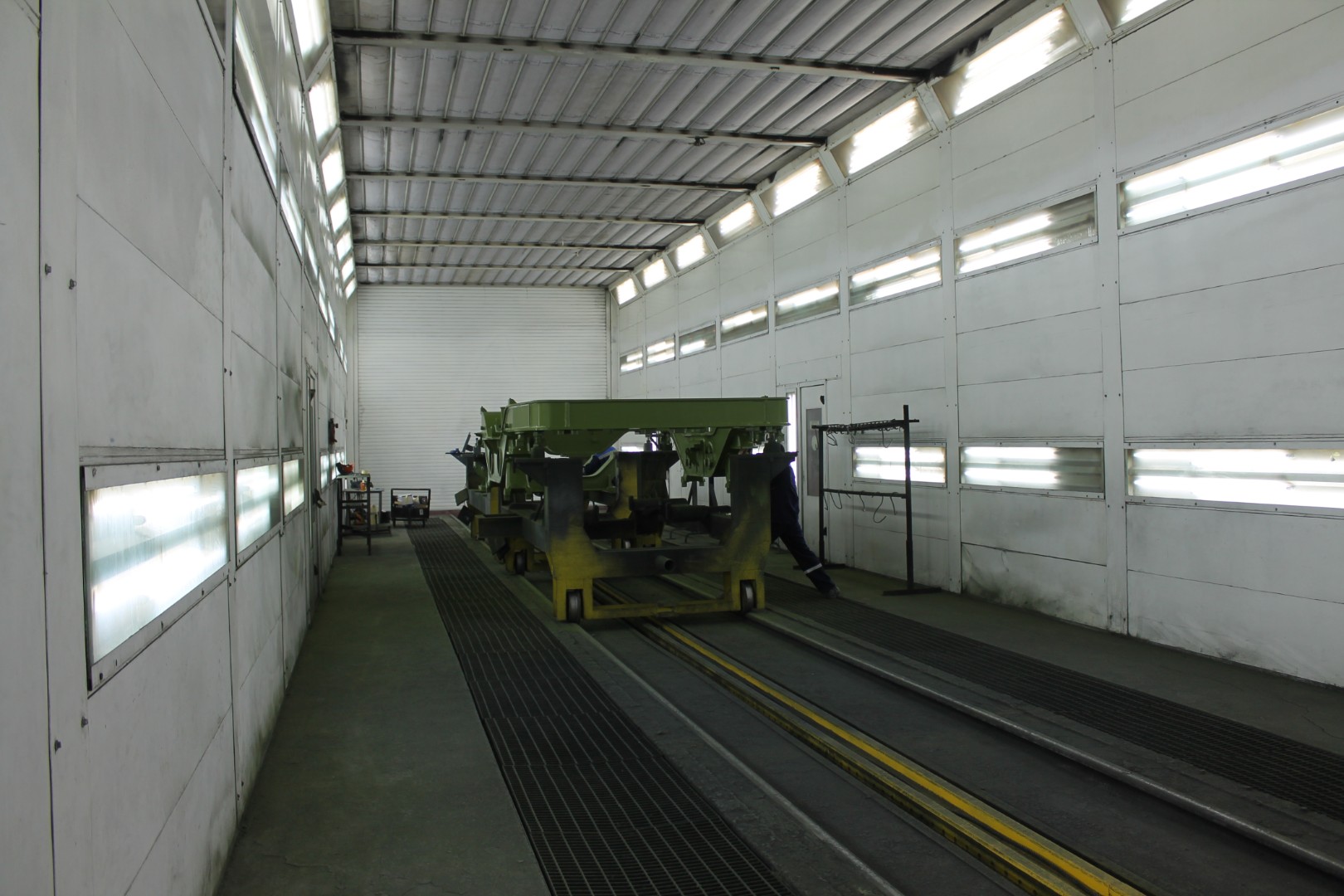 окраска электровозов и локомотивов